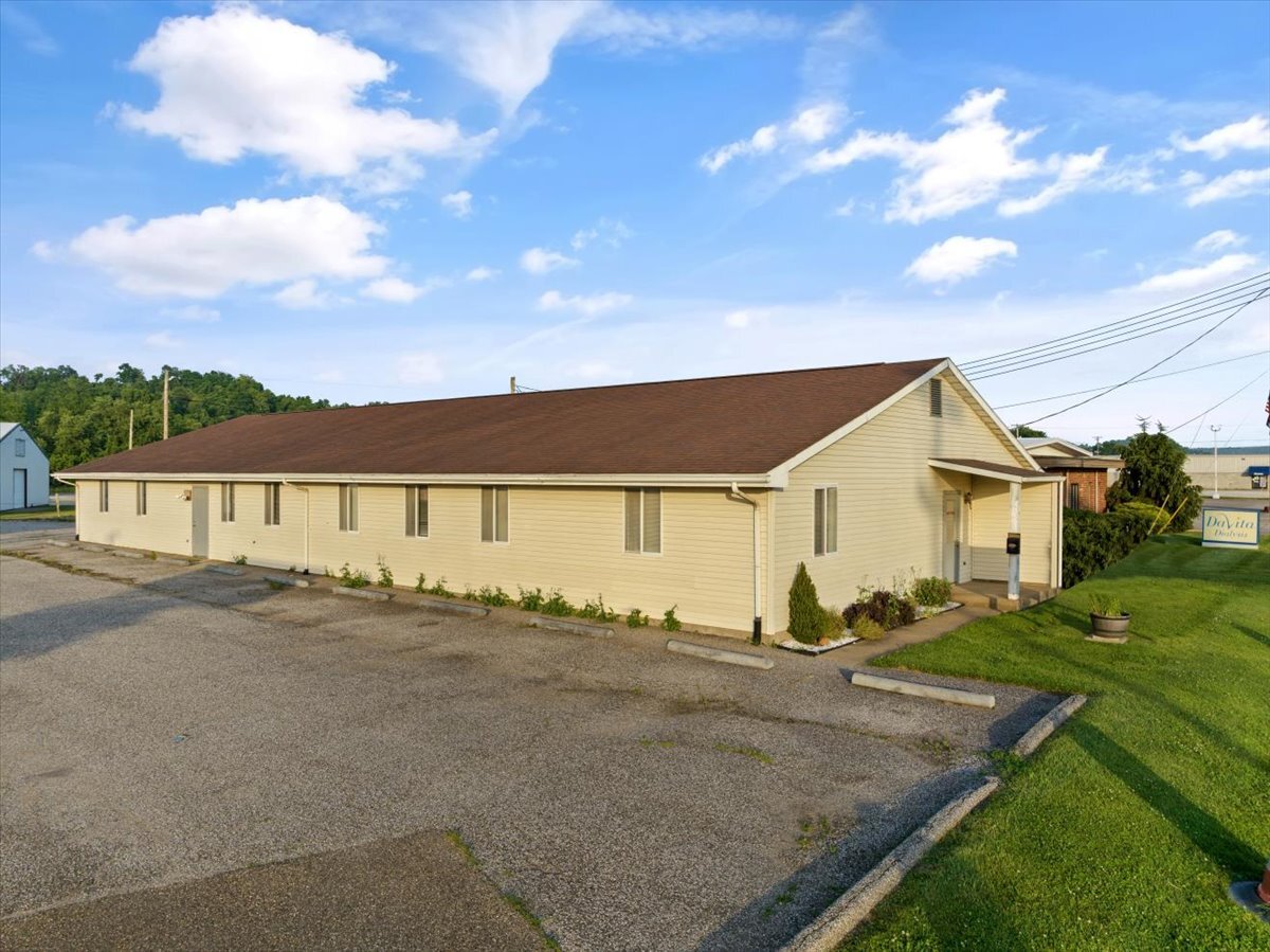 1017 Pike St, Marietta, OH 45750