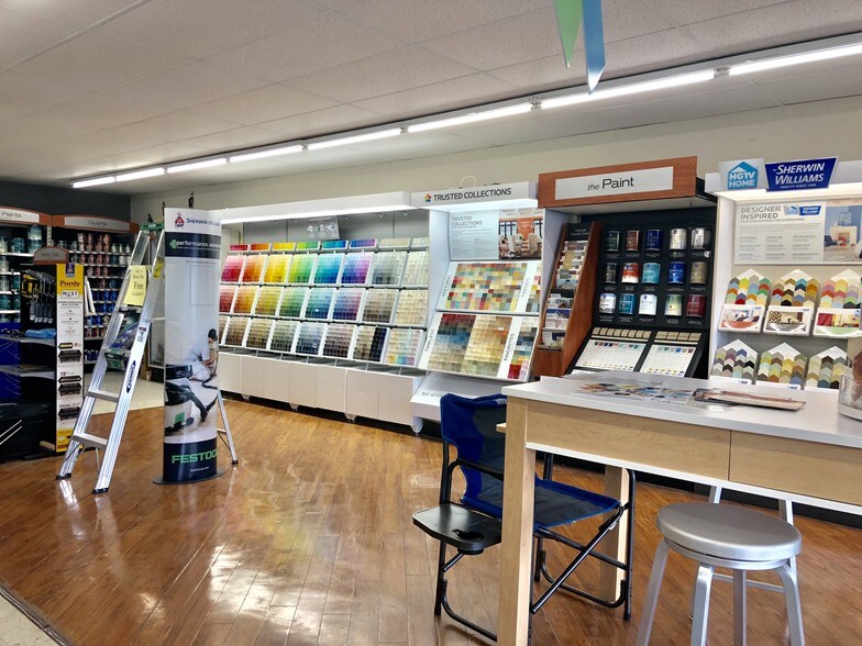 1696-1700 Old Country Rd, Riverhead, NY for sale - Interior Photo - Image 1 of 1