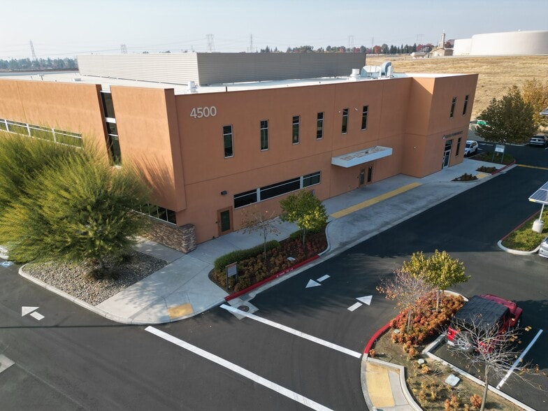 4500 Morning Dr, Bakersfield, CA for lease - Building Photo - Image 1 of 9