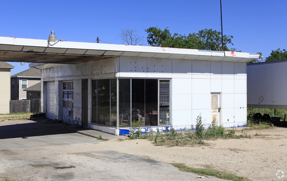 2701 E Martin Luther King Jr Blvd, Austin, TX for sale - Building Photo - Image 1 of 1