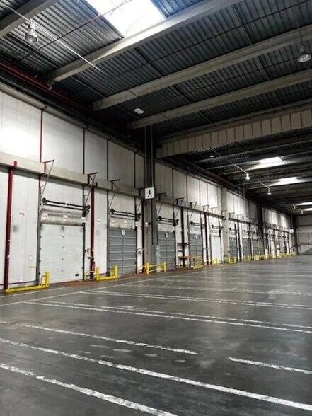 Industrial in Vendargues for lease - Interior Photo - Image 3 of 8
