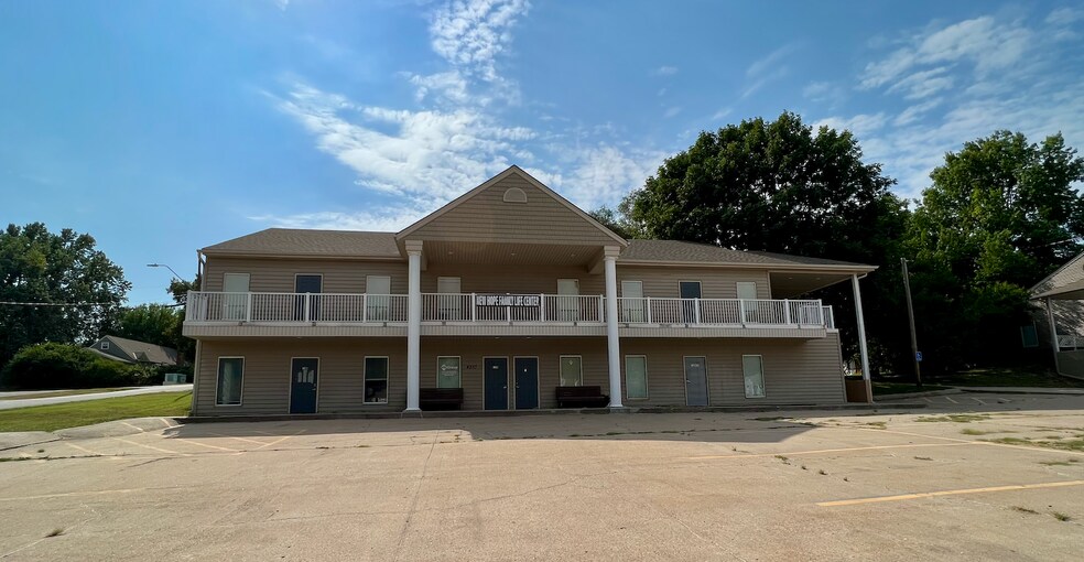 4370 N Oak Tfwy, Kansas City, MO for sale - Building Photo - Image 1 of 1