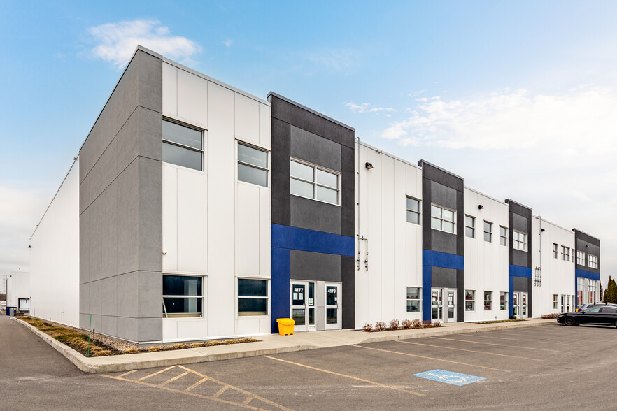 4177 Rue Marcel Lacasse, Boisbriand QC - Warehouse