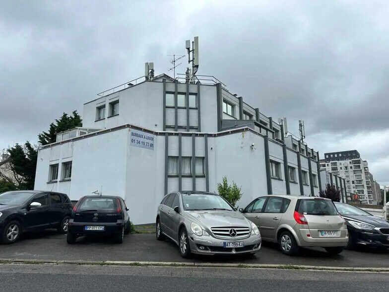 Office in Sarcelles for sale - Building Photo - Image 1 of 4