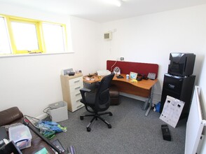 Unit 3-4 Foster St, Hull for lease Interior Photo- Image 1 of 2