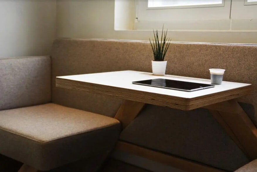 Rue Truffaut, Paris for lease - Interior Photo - Image 2 of 3