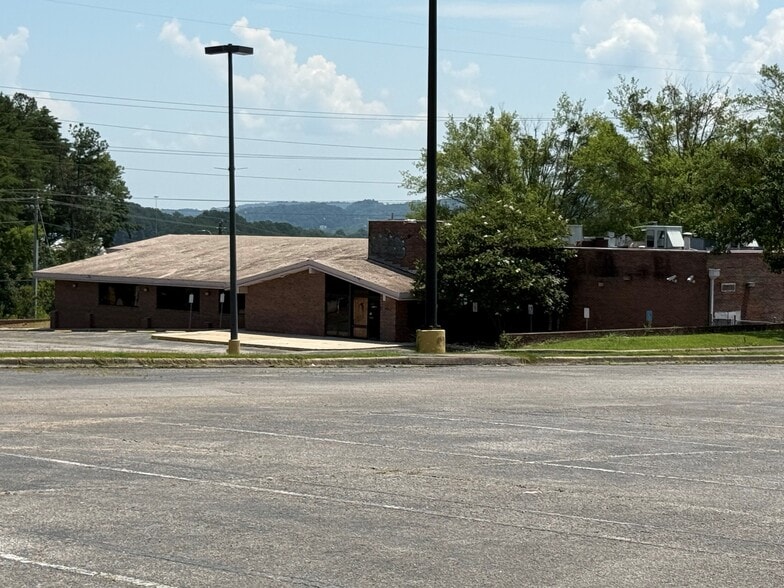 7201 Crestwood Blvd, Birmingham, AL for sale - Building Photo - Image 2 of 7