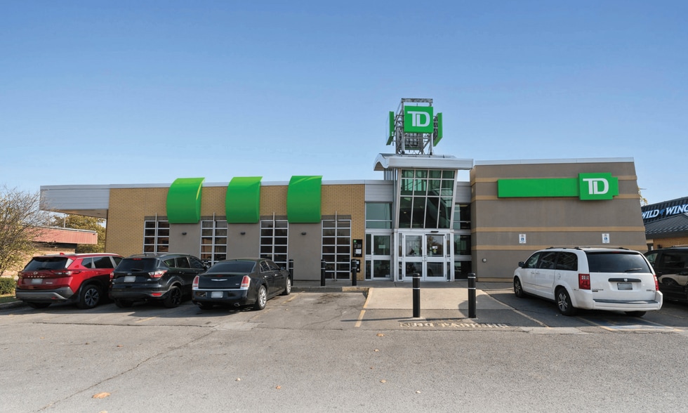 Ontario Retail Portfolio portfolio of 2 properties for sale on LoopNet.com - Building Photo - Image 2 of 3