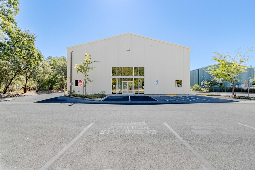 140 Grove Ct, Healdsburg, CA for lease - Building Photo - Image 2 of 17