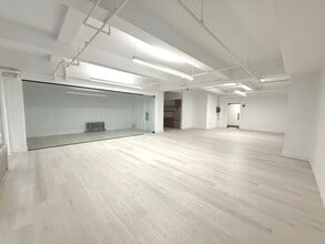 213 W 35th St, New York, NY for lease Interior Photo- Image 2 of 4
