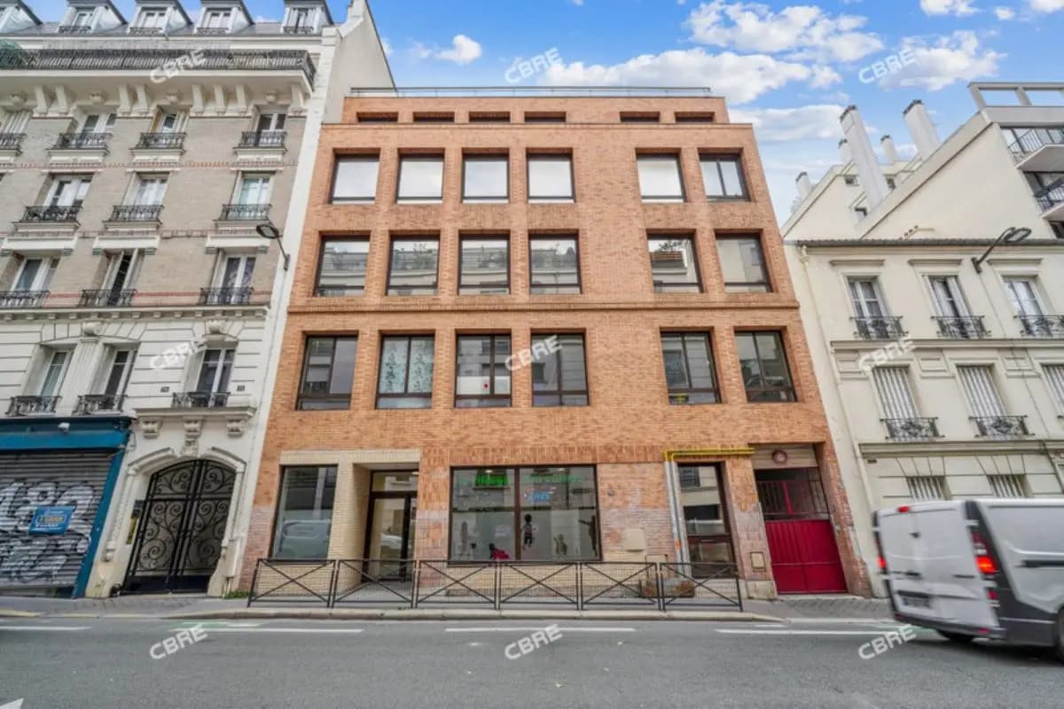 Office in Paris for sale Building Photo- Image 1 of 21