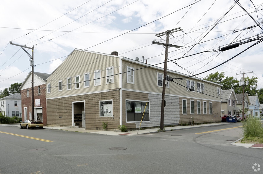 49 Harbor Ave, Nashua, NH 03060