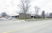 25869 Kelly Rd, Roseville MI - Live-Work Space