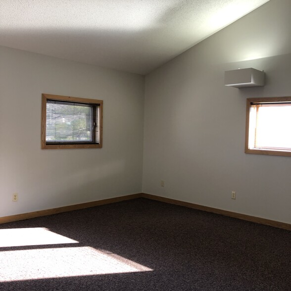 228-246 Waterfall Dr, Elkhart, IN for sale - Interior Photo - Image 3 of 10