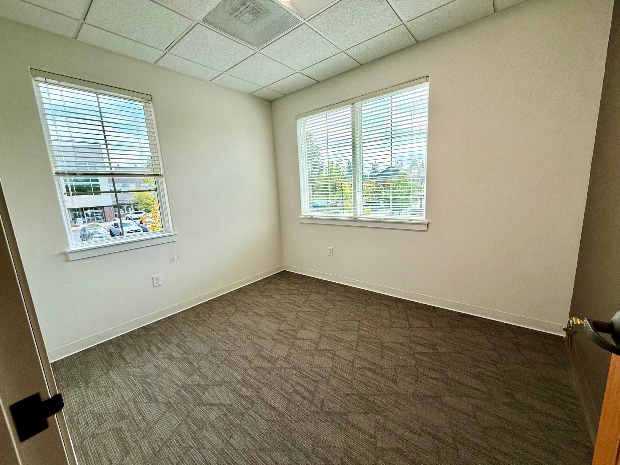 2855 NW Crossing Dr, Bend, OR for lease Interior Photo- Image 1 of 13