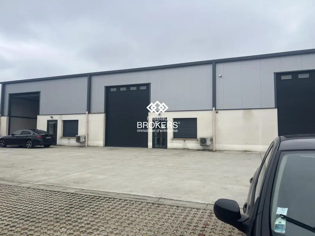 Office in Les Ulis for lease Building Photo- Image 1 of 8