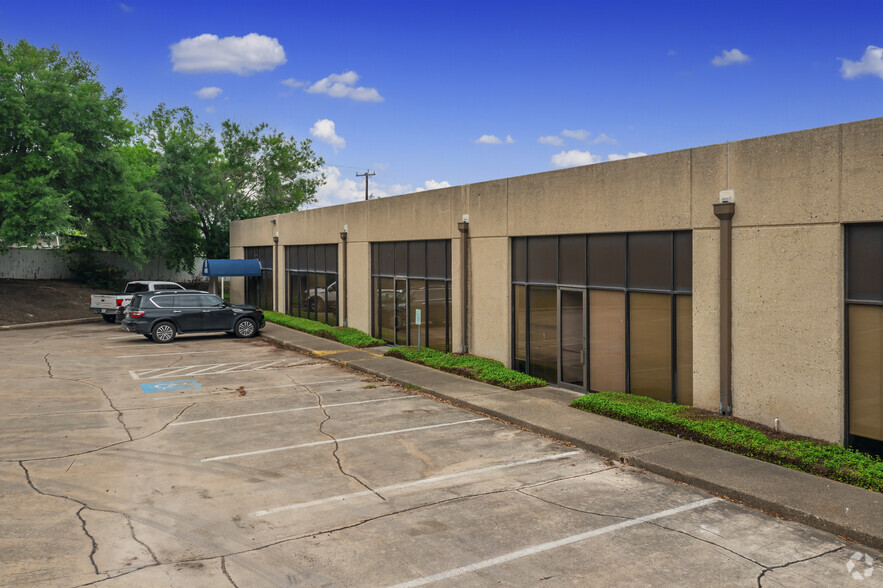 3201 Cherry Ridge St, San Antonio, TX for lease - Building Photo - Image 2 of 12