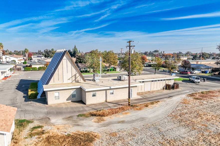 1780 Emma Lee Ln, Hanford, CA for sale - Building Photo - Image 3 of 54