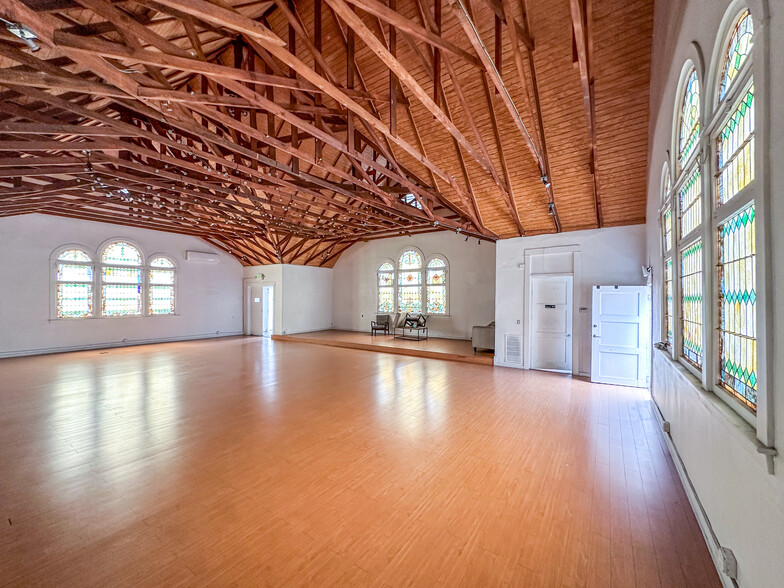 305 Rose Ave, Venice, CA for sale - Interior Photo - Image 3 of 11