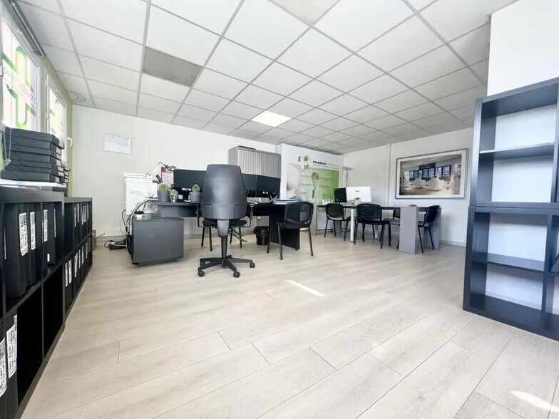 Office in Nîmes for lease - Interior Photo - Image 3 of 10