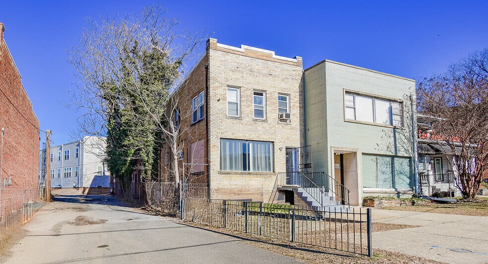 2524 Pennsylvania Ave SE, Washington, DC for sale - Building Photo - Image 2 of 2