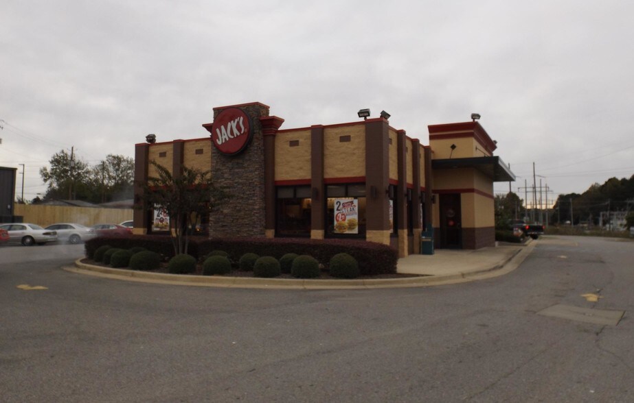 2715 Allison Bonnett Memorial Dr, Hueytown, AL for sale - Primary Photo - Image 1 of 1