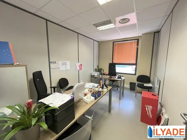 Office in Meyreuil for sale - Interior Photo - Image 3 of 5