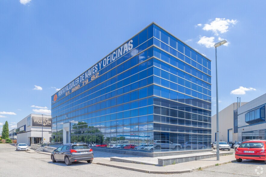 Office in Alcalá de Henares, Madrid for sale - Building Photo - Image 2 of 3