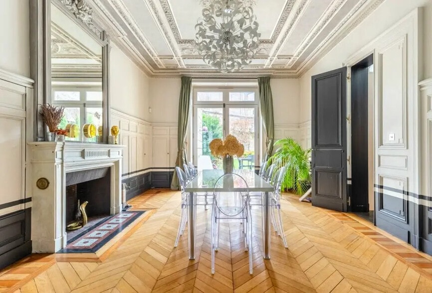 Office in Paris for lease - Building Photo - Image 2 of 5