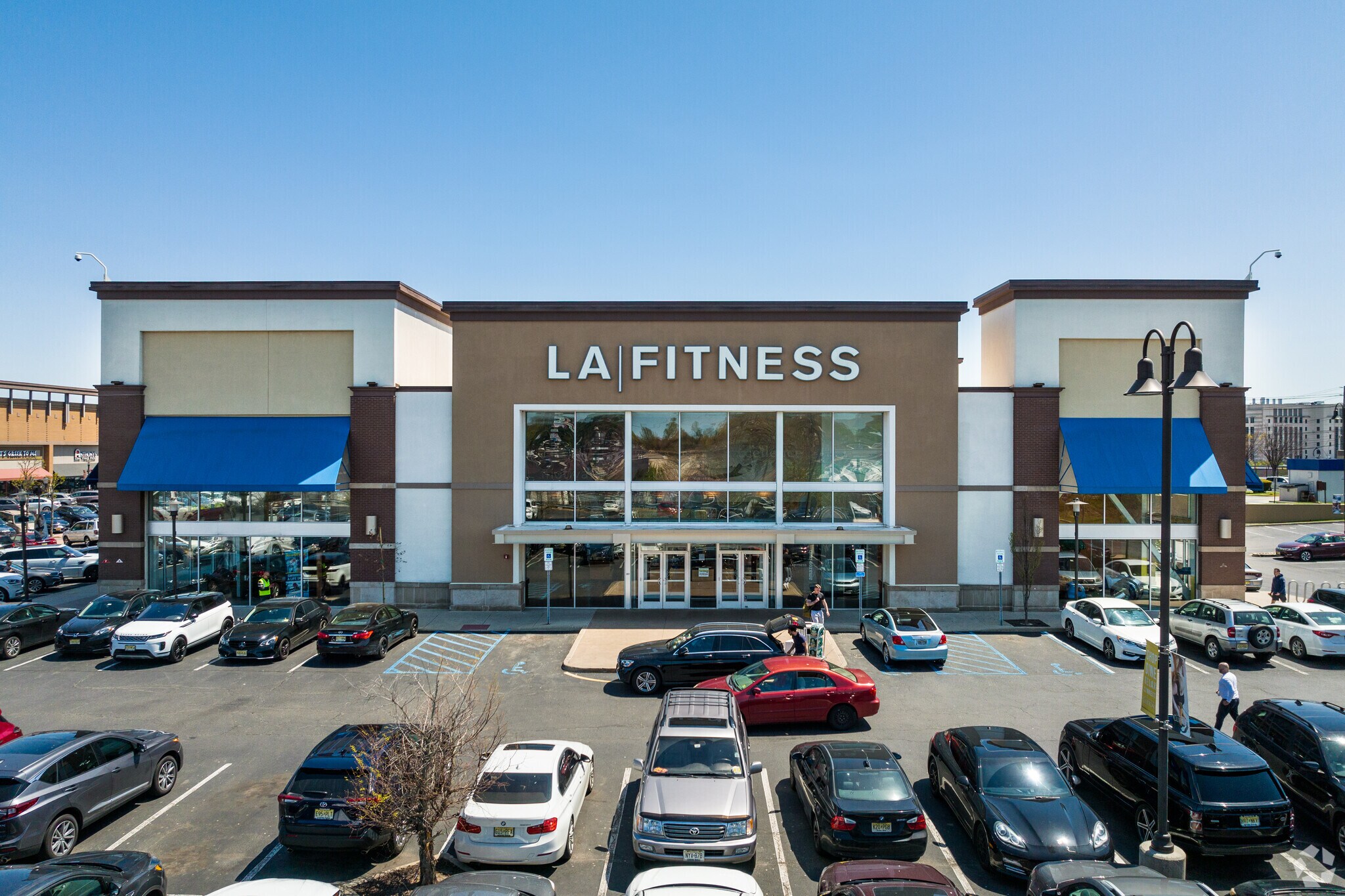 Route 3, Clifton, NJ 07012 The Promenade Shops at Clifton