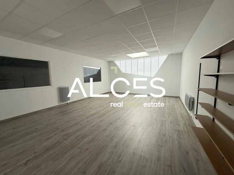 Flex in Le Taillan-Médoc for lease - Interior Photo - Image 2 of 3