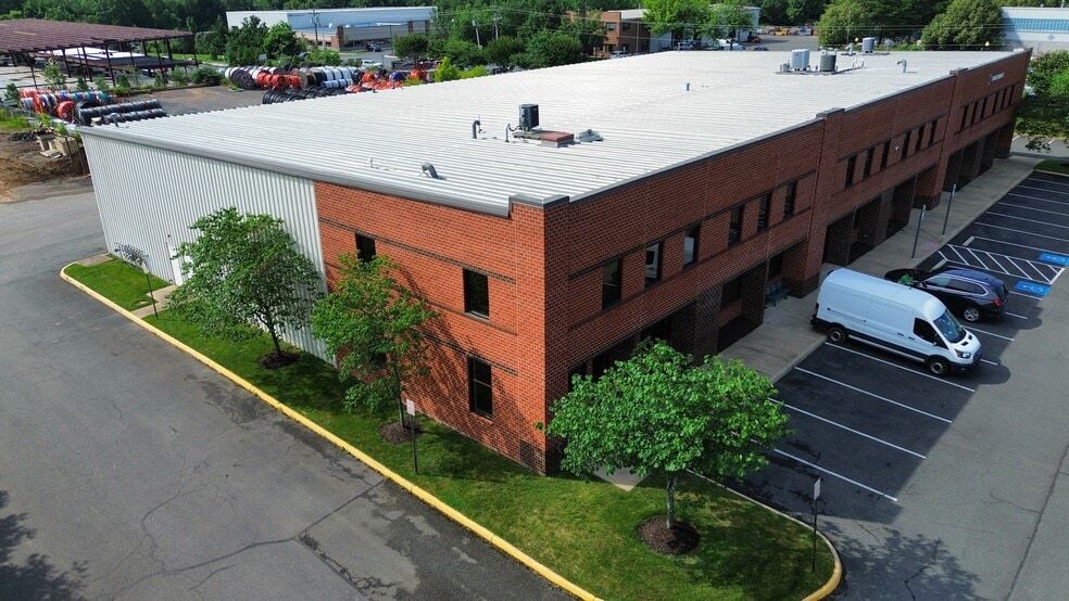 8684-8704 Virginia Meadows Dr, Manassas, VA for lease - Building Photo - Image 1 of 17