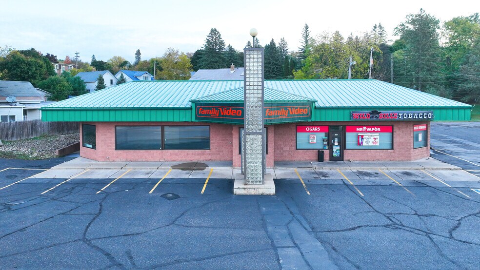 901 S Stephenson Ave, Iron Mountain, MI for lease - Building Photo - Image 1 of 6