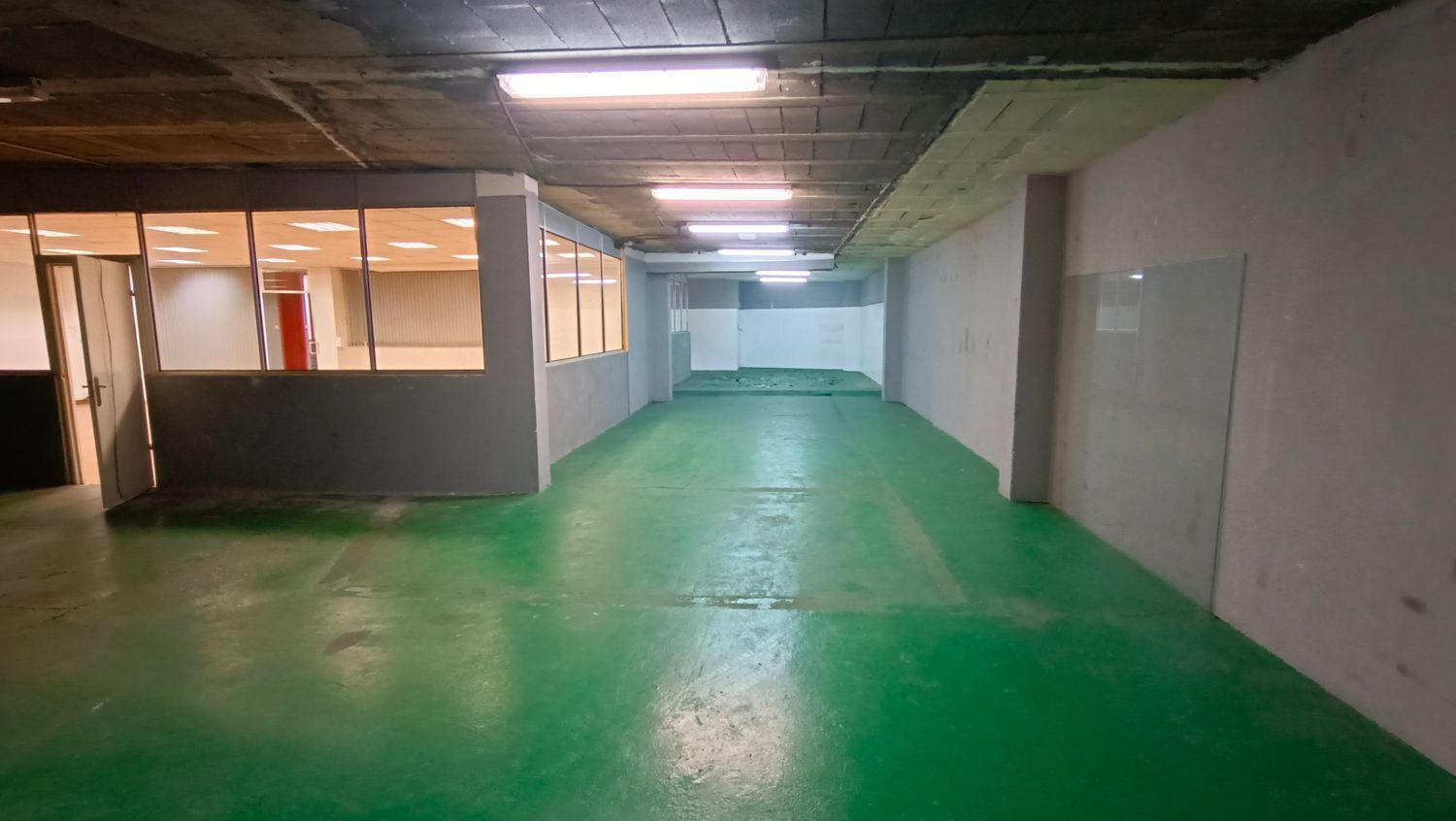 Retail in Vigo for lease Building Photo- Image 1 of 24