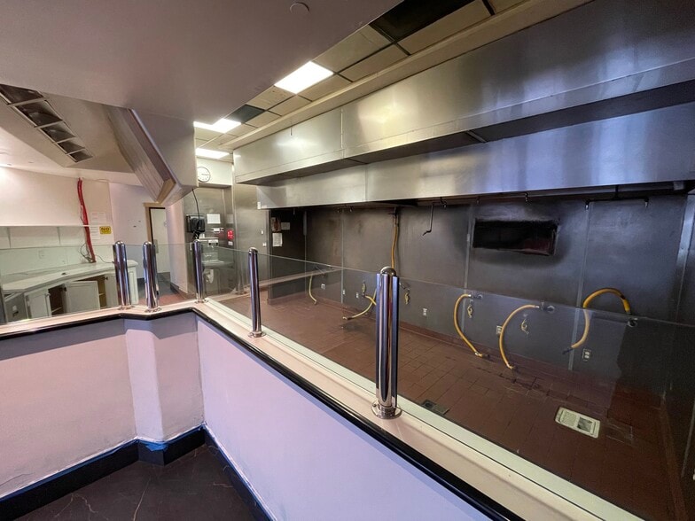 9530-9600 Hageman Rd, Bakersfield, CA for lease - Building Photo - Image 3 of 7