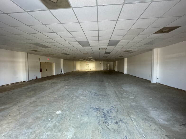 161 US 158 Hwy, Henderson, NC for lease - Interior Photo - Image 2 of 10