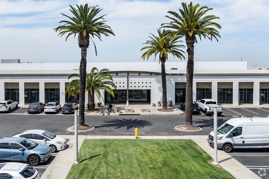 14515-14565 Valley View Ave, Santa Fe Springs, CA for lease - Building Photo - Image 3 of 5