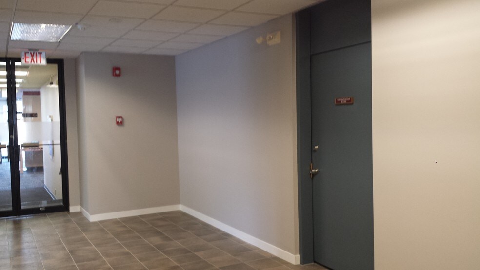 356 Middle Country Rd, Coram, NY 11727 Coram Office Building