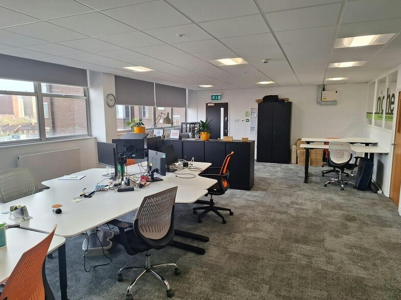 Chester Rd, Manchester for lease - Building Photo - Image 3 of 5