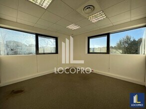 Office in Aix-en-Provence for lease Interior Photo- Image 2 of 8