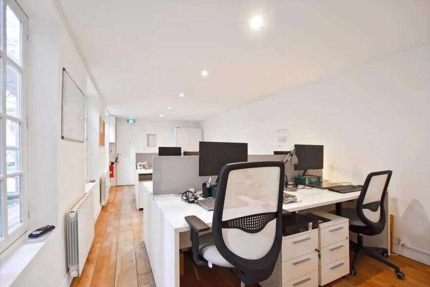 Office in Paris for lease - Building Photo - Image 2 of 7