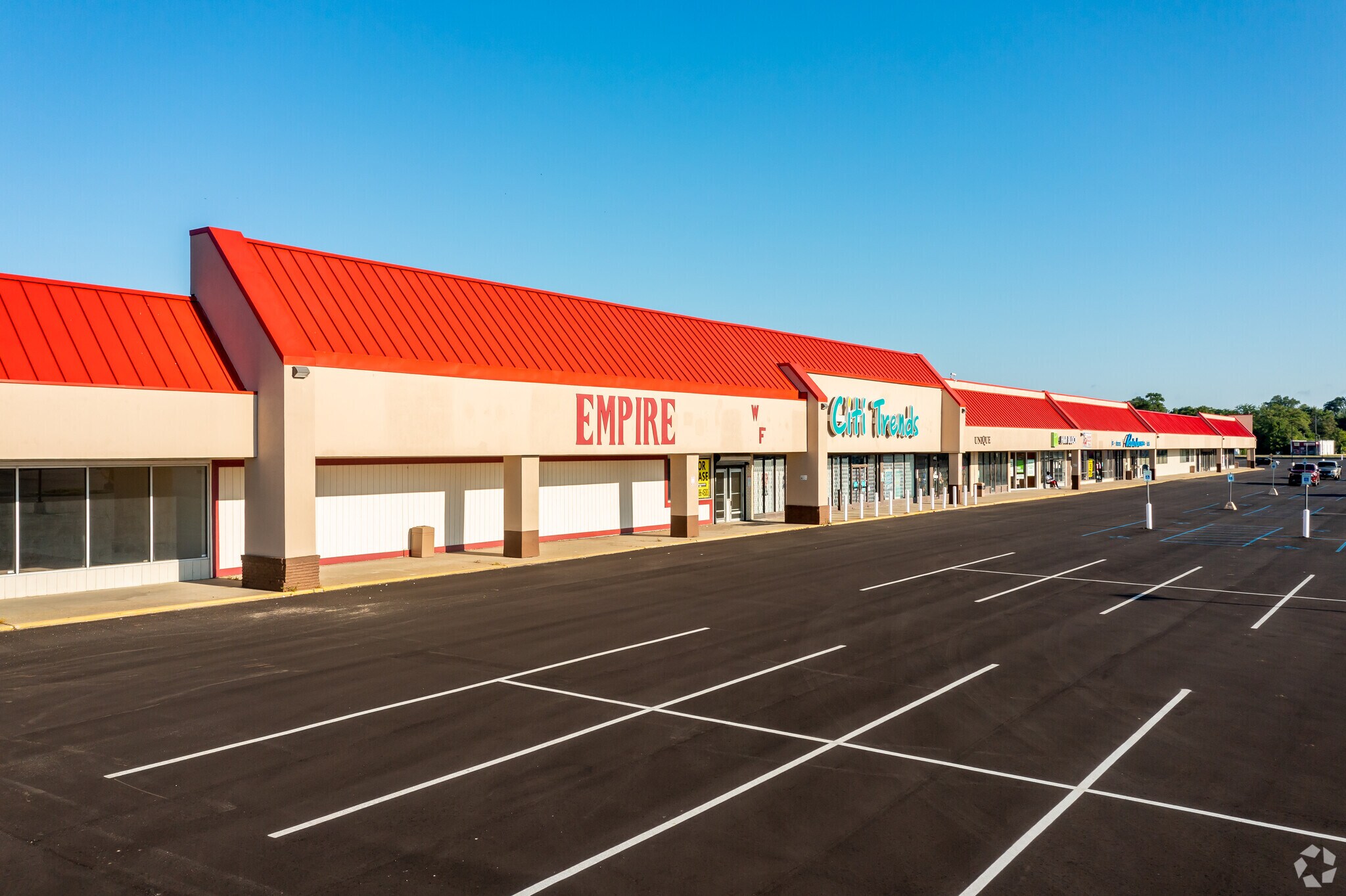 48134945 Clio Rd, Flint, MI 48504 Hallwood Plaza