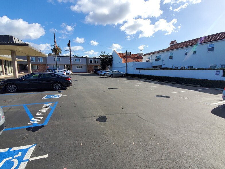 7733 Girard Ave, La Jolla, CA for lease - Building Photo - Image 2 of 5