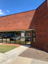 2046 W Park Pl, Stone Mountain, GA for lease Building Photo- Image 1 of 7