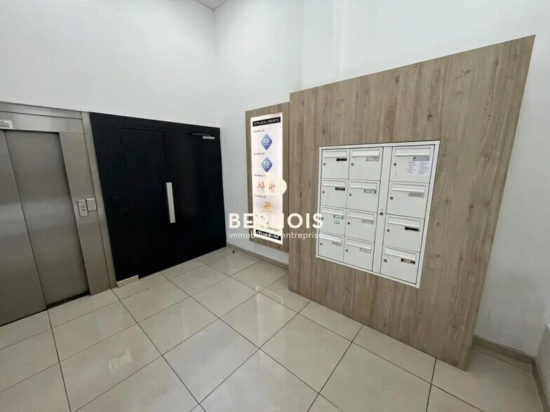 Office in Toulon for lease - Building Photo - Image 3 of 13