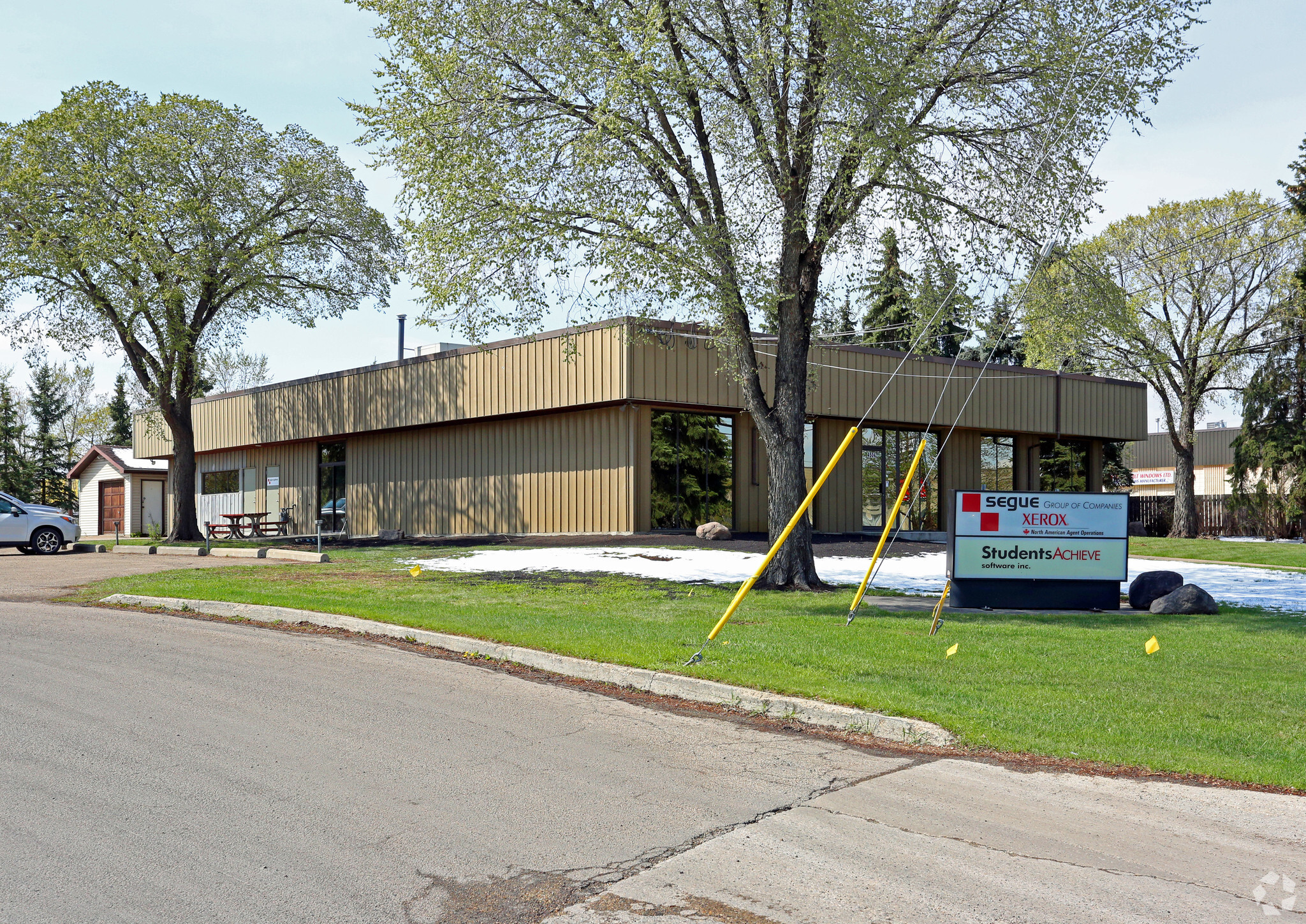 4504 101st St NW, Edmonton, AB for sale Primary Photo- Image 1 of 1