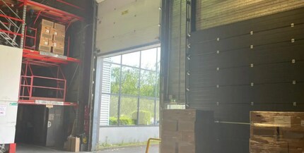 Flex in Tremblay-en-France for lease Interior Photo- Image 2 of 7