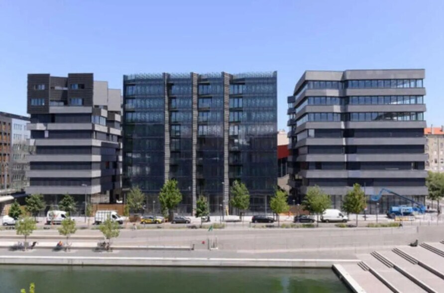 Office in Lyon for lease - Building Photo - Image 1 of 31