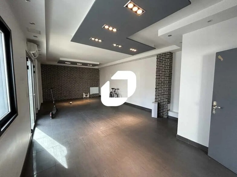 Flex in Aubervilliers for lease - Interior Photo - Image 3 of 7