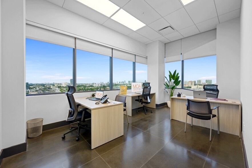 19790 W Dixie Hwy, Aventura, FL for lease - Interior Photo - Image 2 of 18